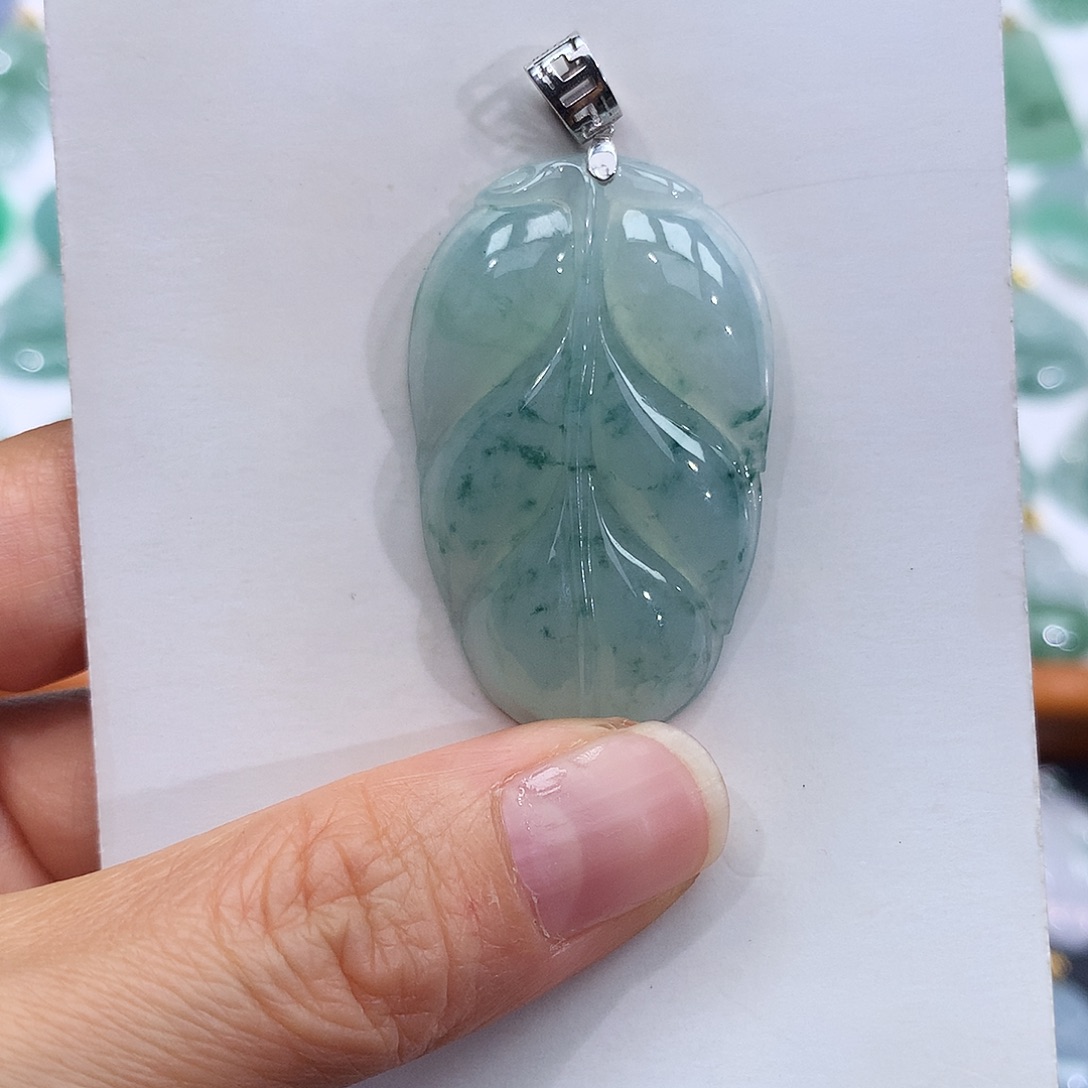 翡翠18K金镶嵌颈饰翡翠吊坠