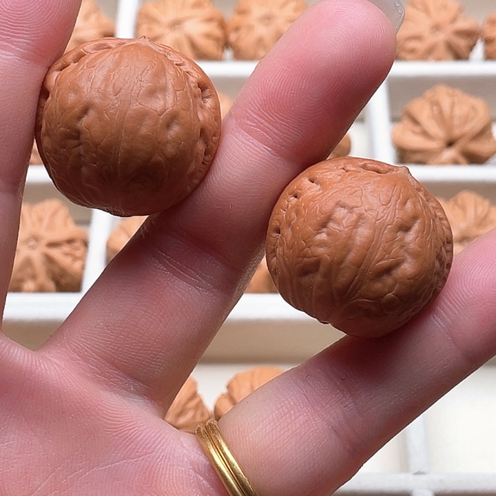 文玩核桃把件龙珠