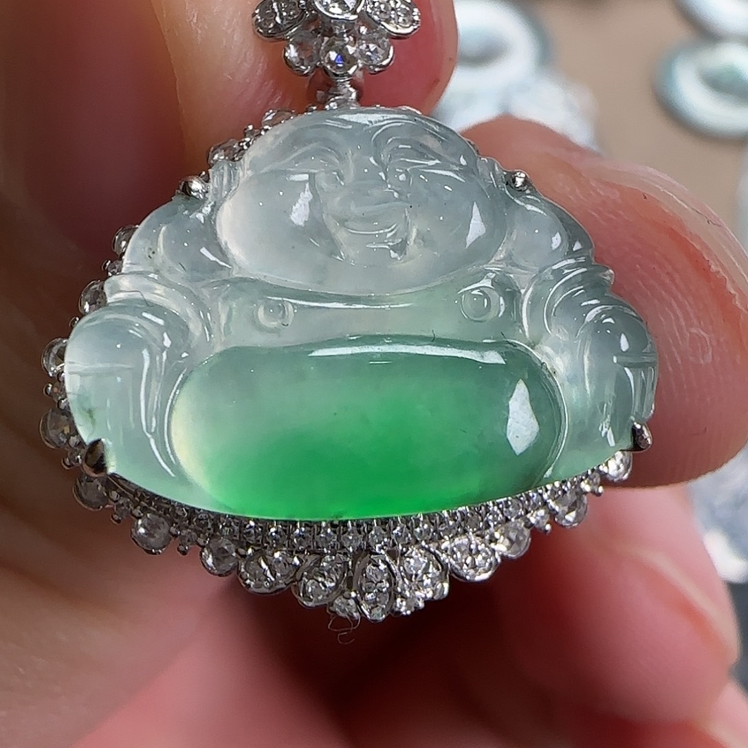 翡翠18K金镶嵌颈饰