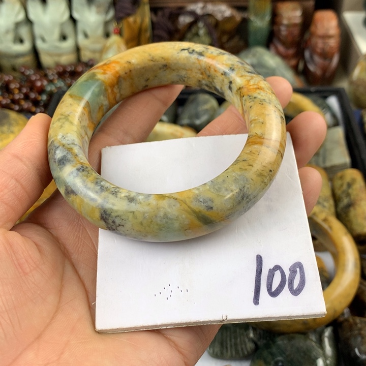 蛇纹石玉手镯未镶嵌山***容