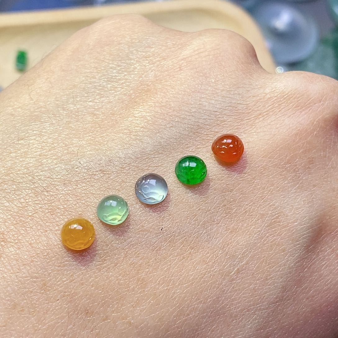 翡翠颈饰未镶嵌翡翠