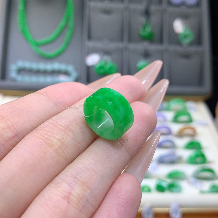 未镶嵌戒指翡翠路路通