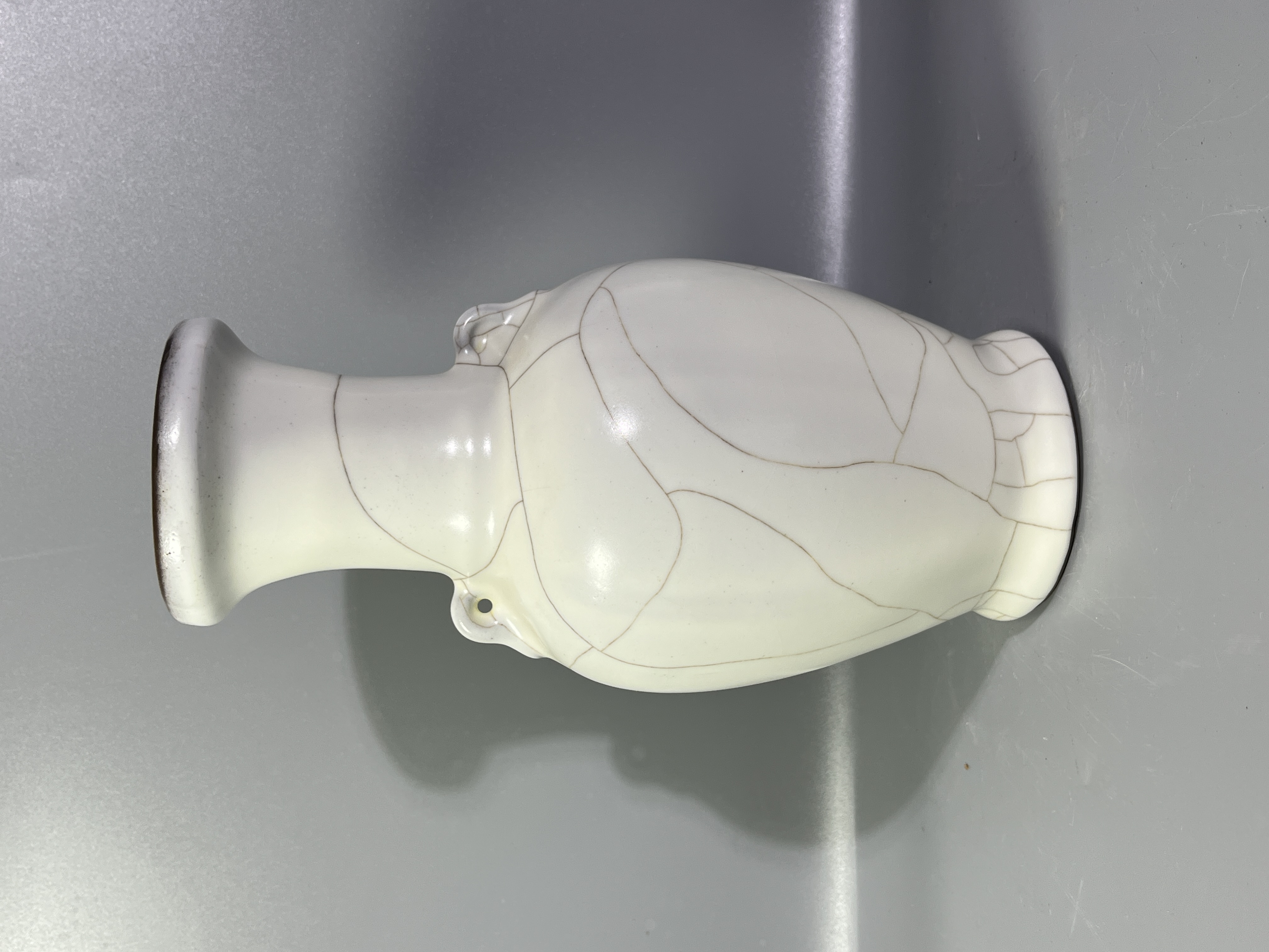 官窑月白釉双耳瓶，喜欢可私聊或拍下！