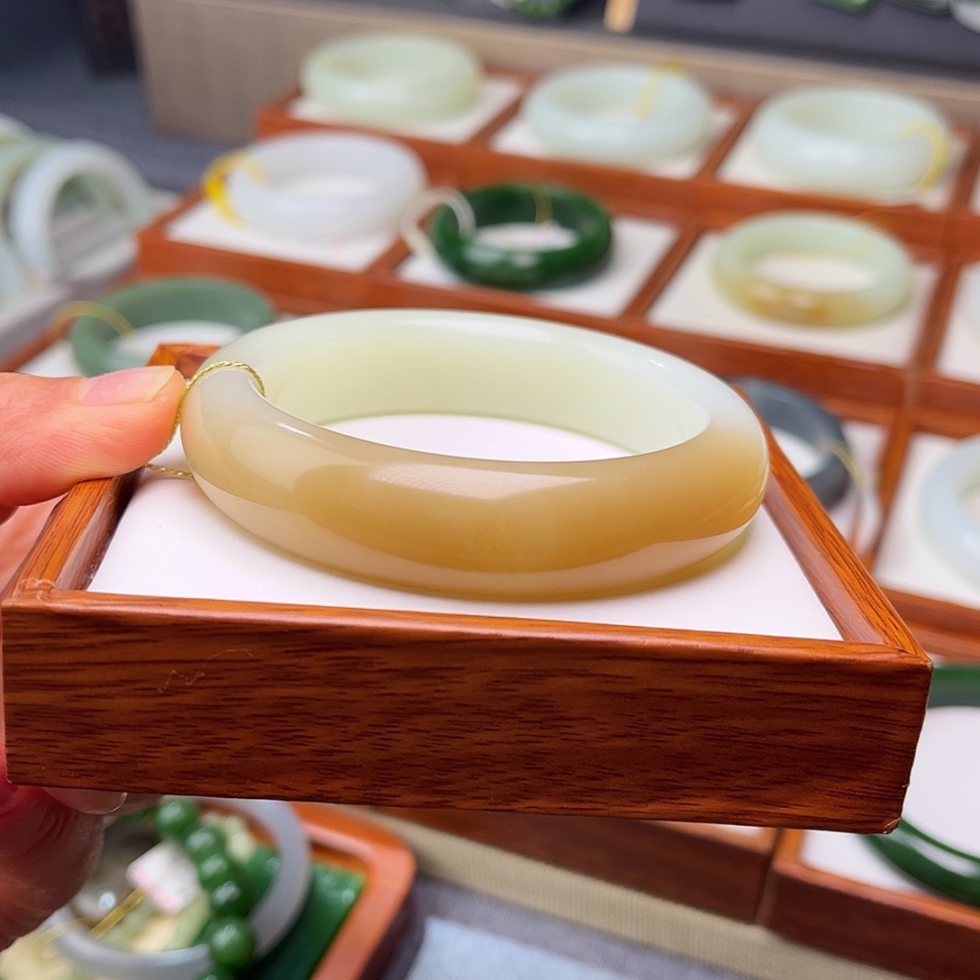 和田玉未镶嵌手镯58.6