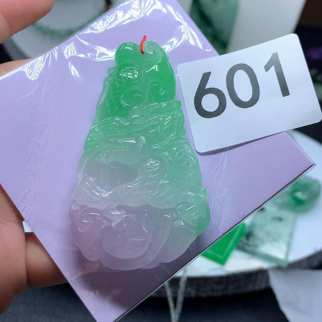 翡翠吊坠(赠链)未镶嵌