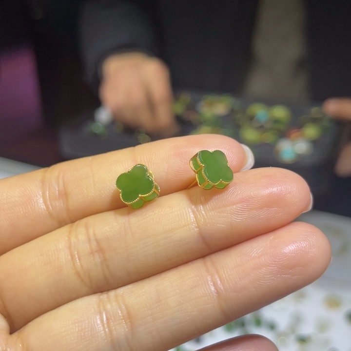 和田玉18K金镶嵌耳饰