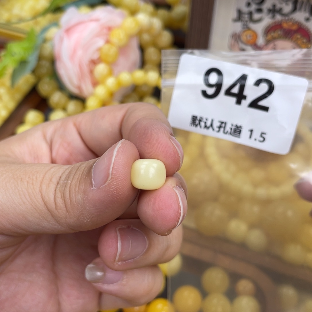 未镶嵌琥珀珠宝奇石9.5全白