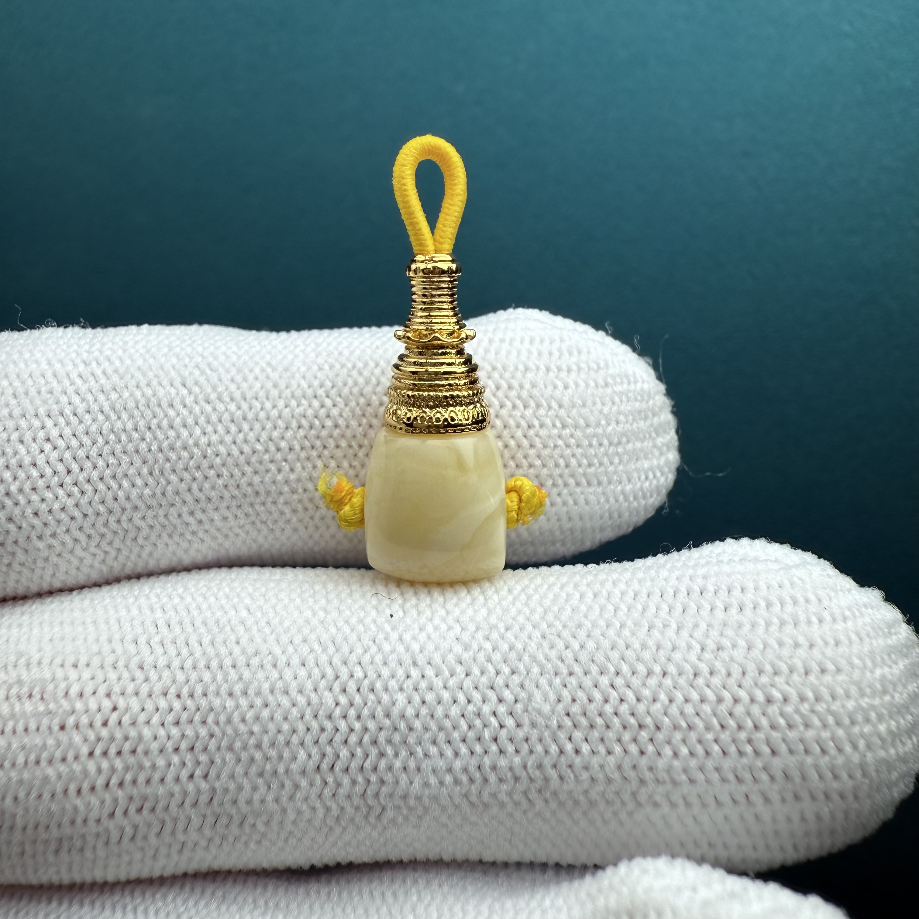 Z4711天然原矿蜜蜡 三通约8.5*18mm支持复检假一罚十