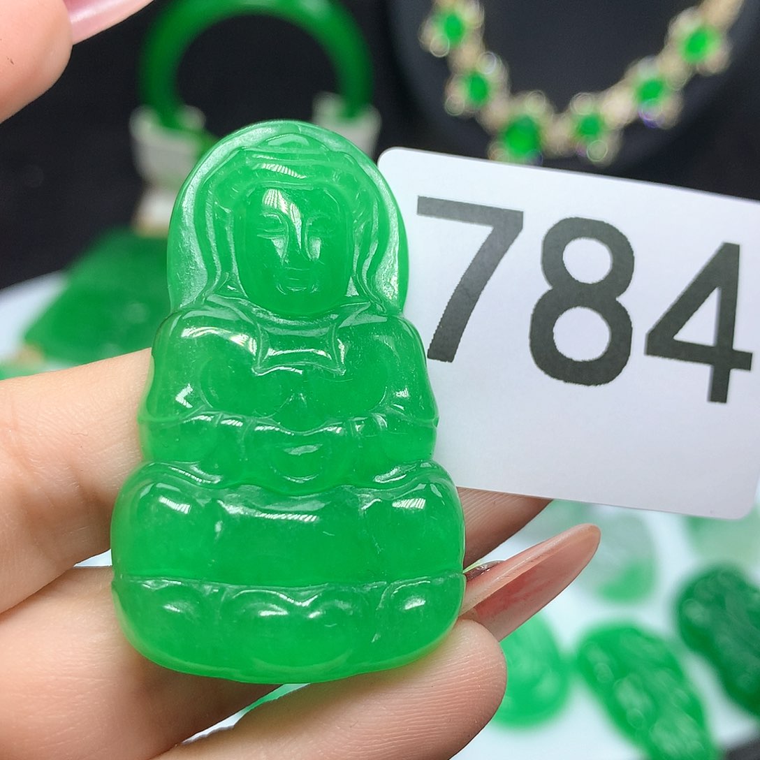 翡翠吊坠(赠链)未镶嵌