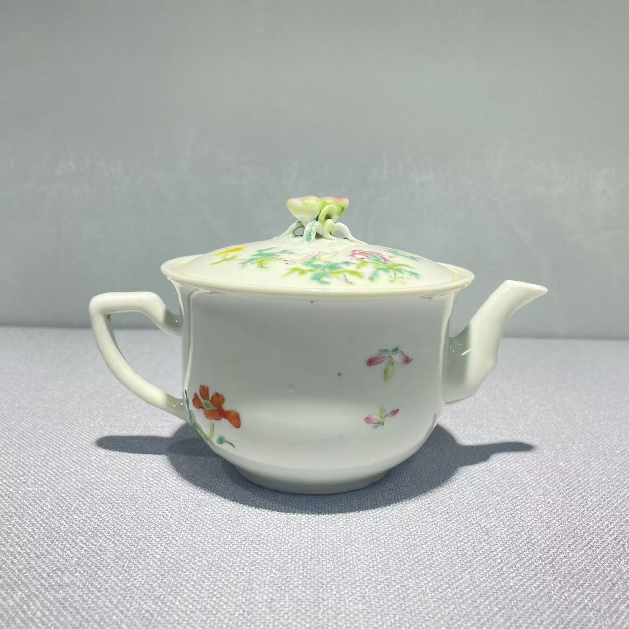 18 122 民国 粉彩花卉壶-N319120922