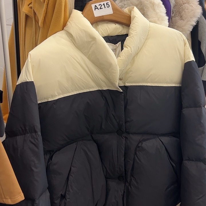 谁***缘今天新款 黑白拼色羽绒服 