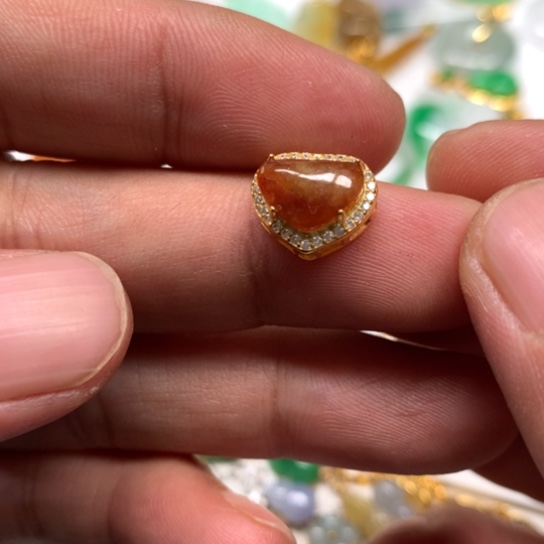 翡翠颈饰未镶嵌翡翠