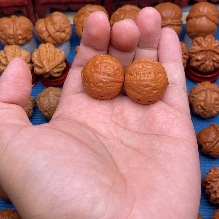 文玩核桃把件龙珠