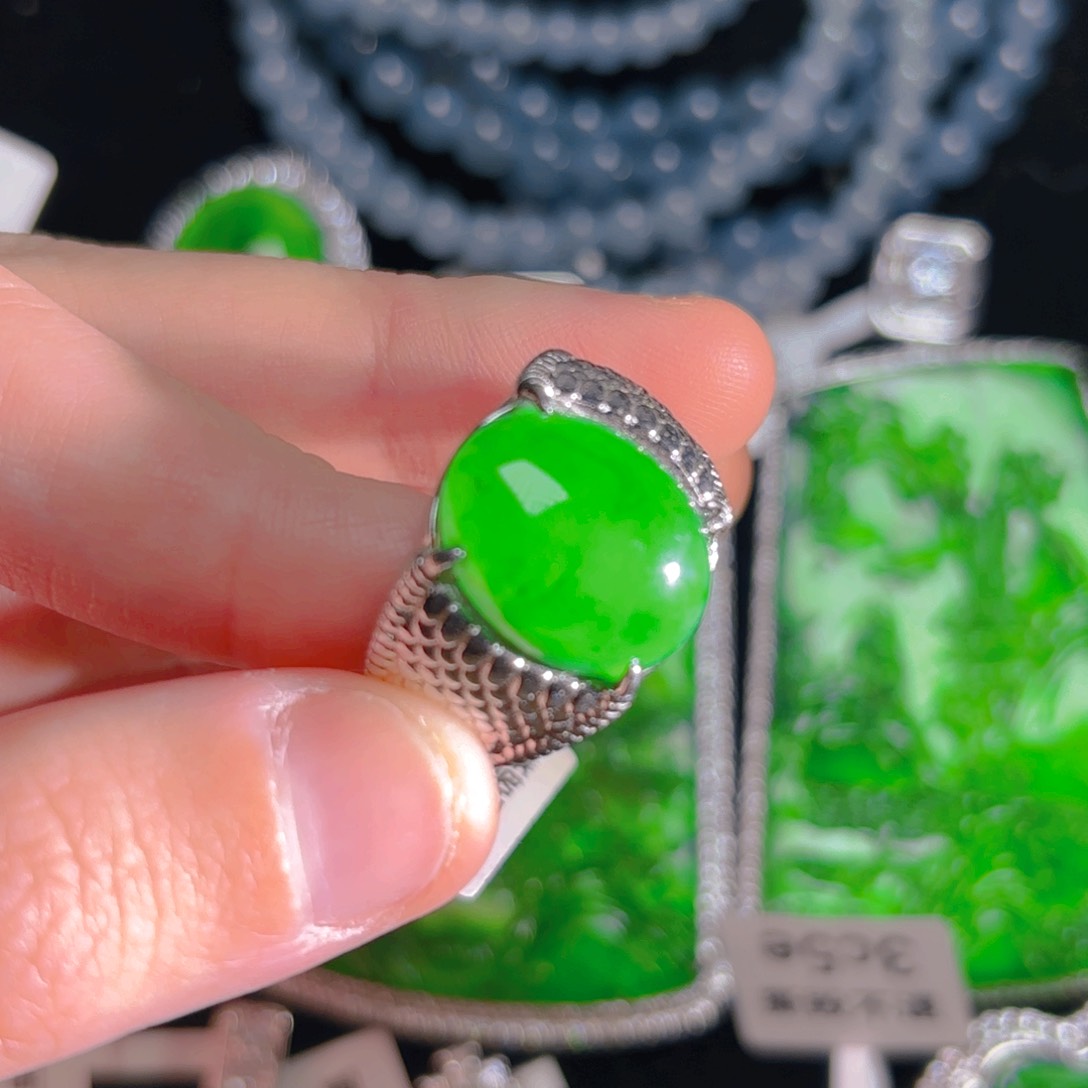 翡翠颈饰银S925镶嵌蛋面