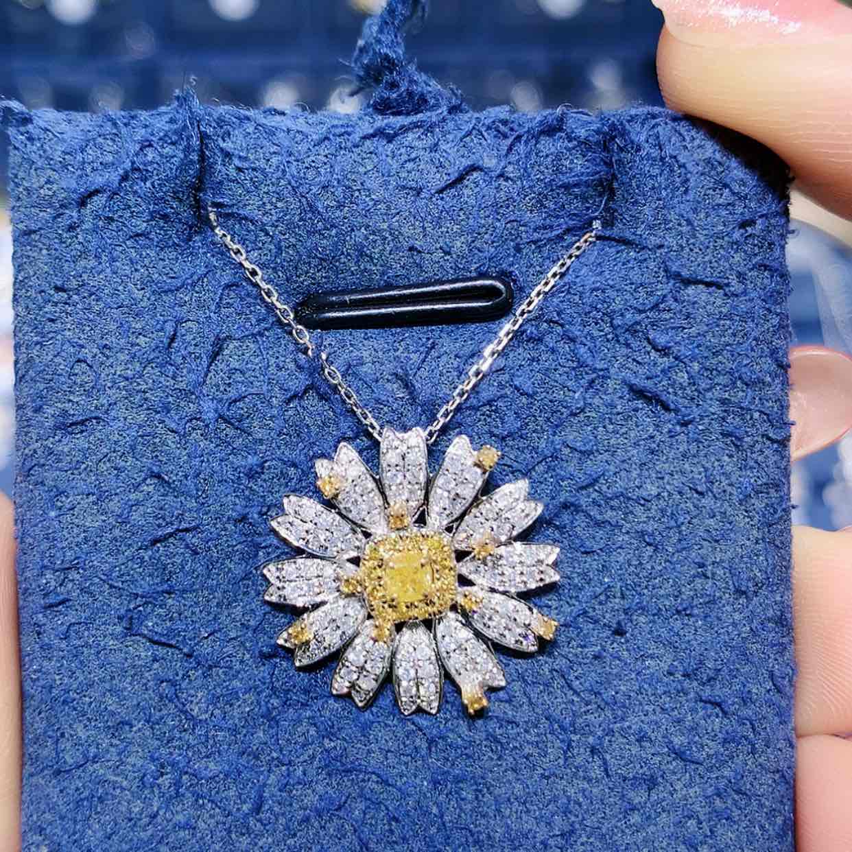 【闪购商品】钻石颈饰18K金镶嵌黄钻