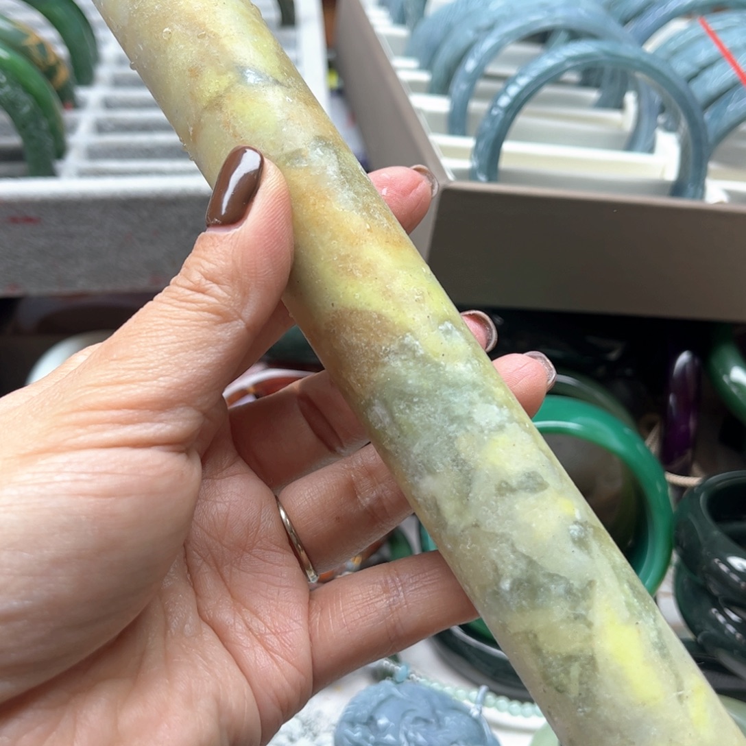 蛇纹石玉未镶嵌颈饰