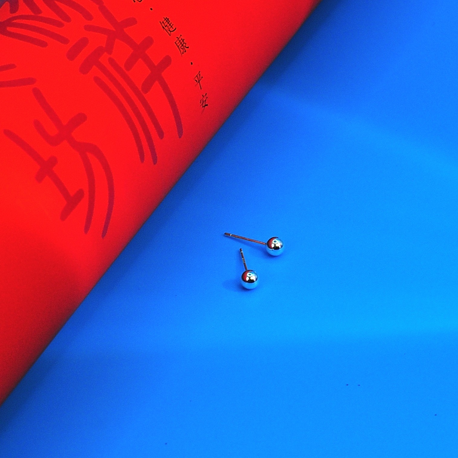 时尚百搭小巧豆豆耳钉