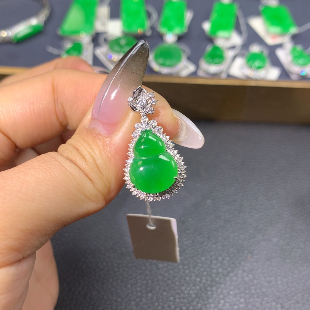 翡翠颈饰18K金镶嵌翡翠