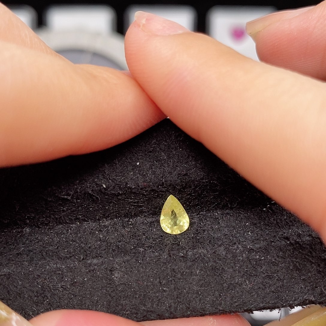 蓝宝石裸石未镶嵌1001号0.59ct详细问题请问主播