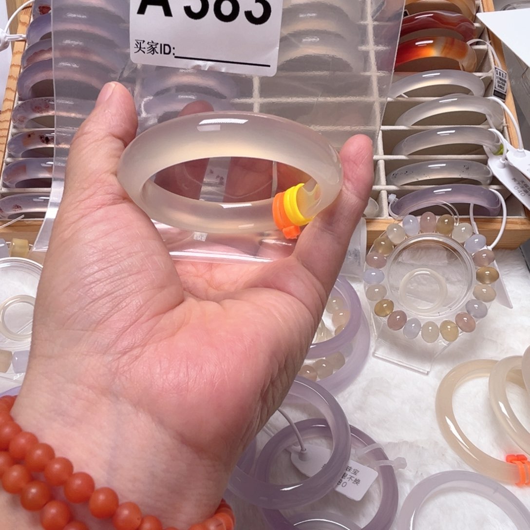 玛瑙/玉髓手镯未镶嵌狄**鹿383