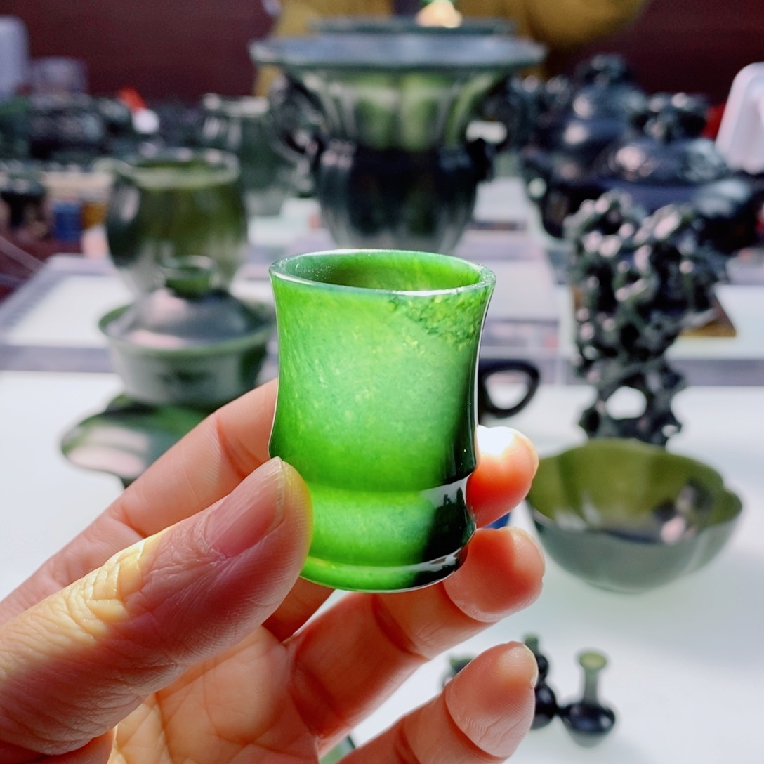 和田玉（青玉）摆件未镶嵌微瑕