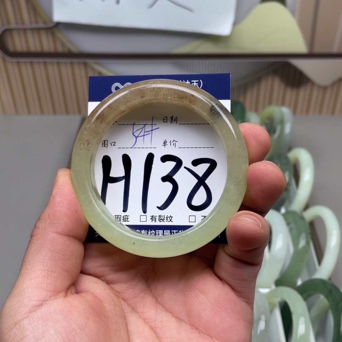 岫玉手镯手镯未镶嵌