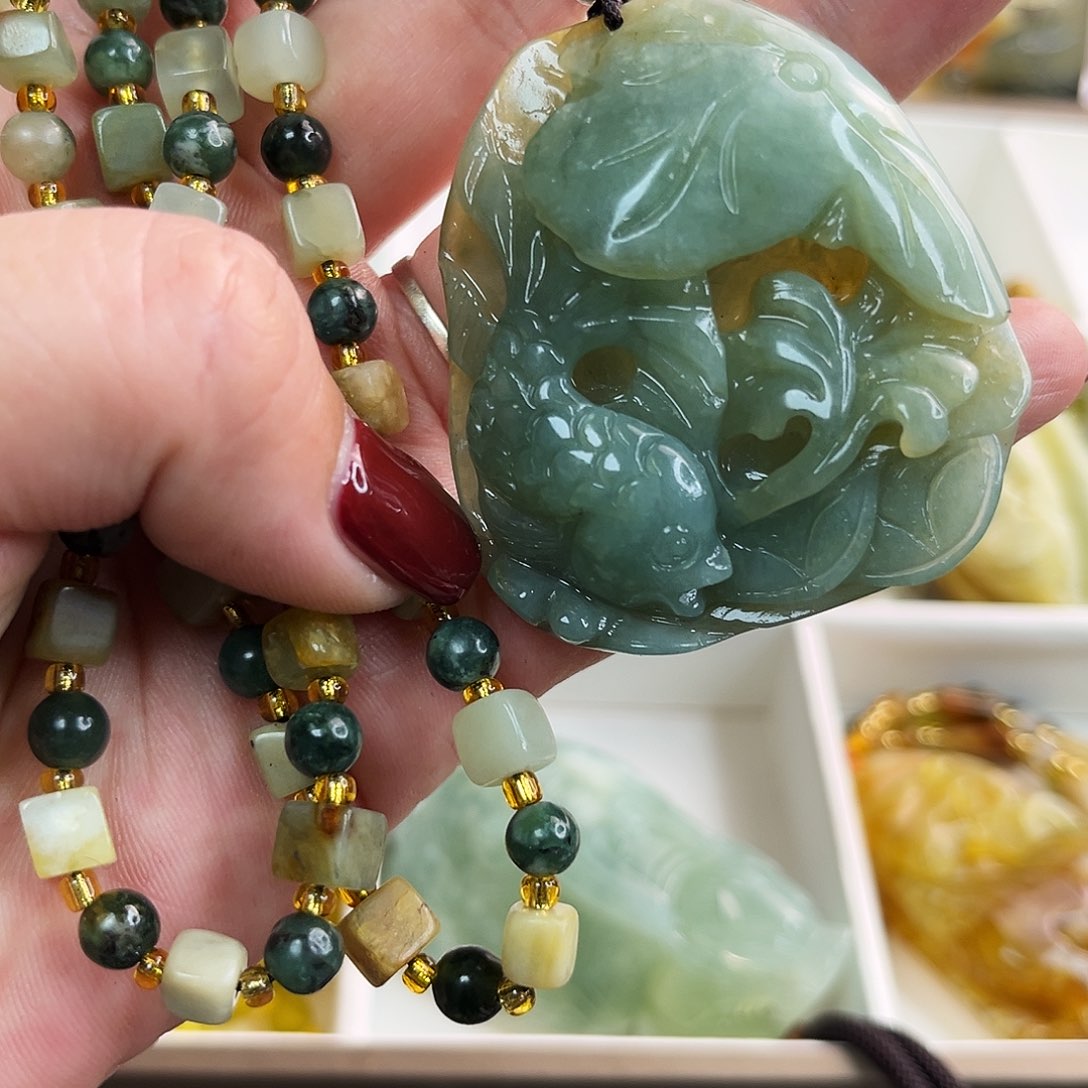 蛇纹石玉颈饰未镶嵌