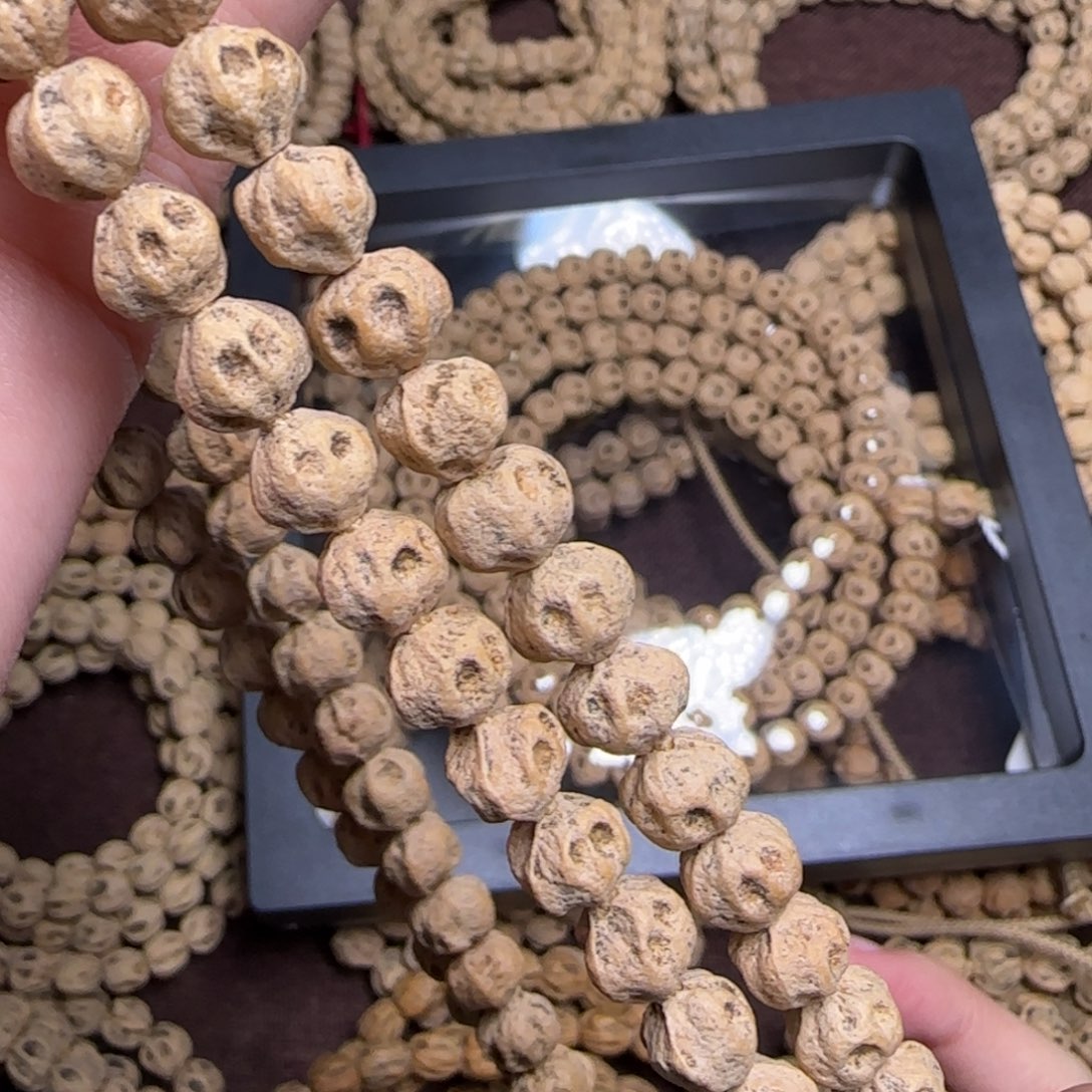 柏香籽/百香籽吊坠M****?