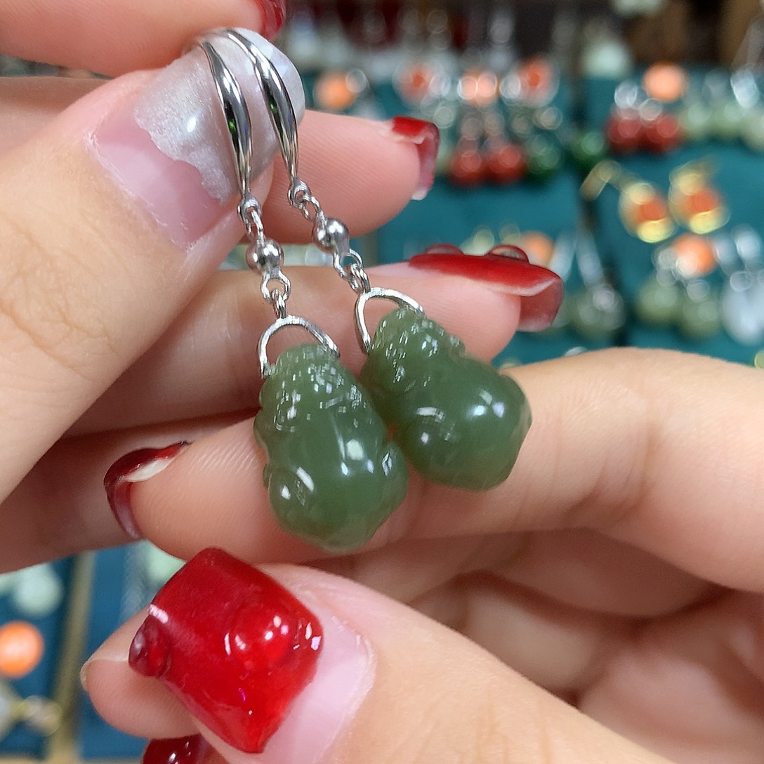 和田玉银S925镶嵌耳饰貔貅