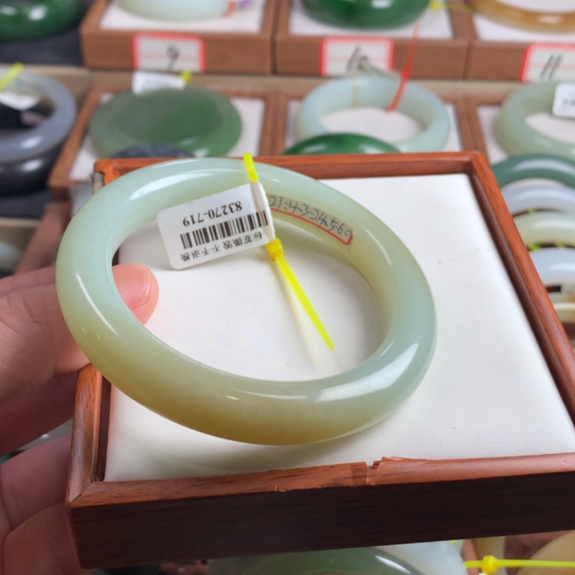 【闪购商品】和田玉手镯未镶嵌57.2