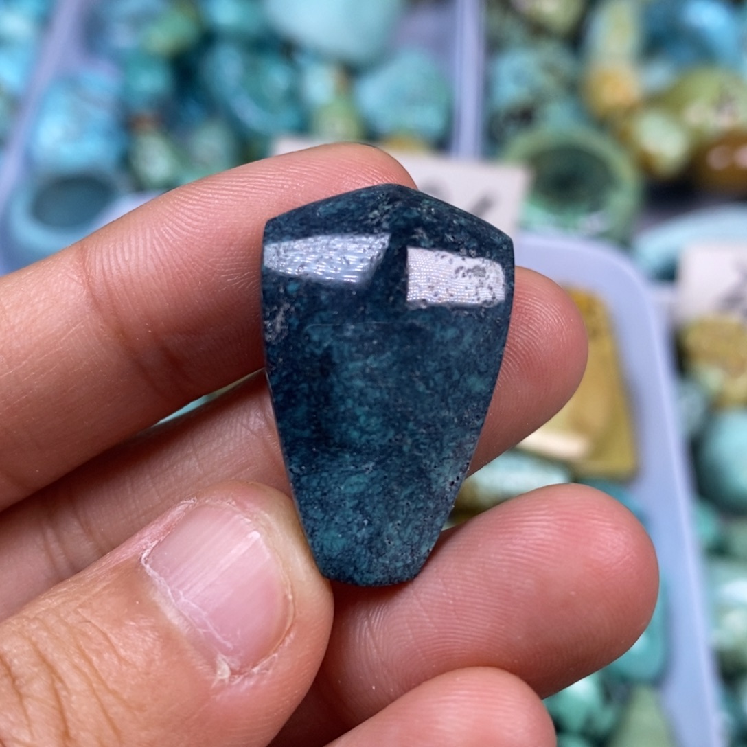 绿松石未镶嵌颈饰