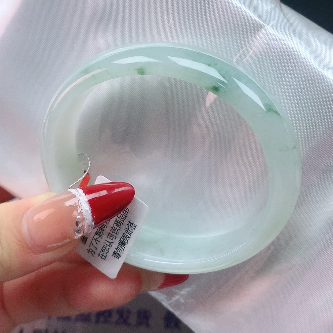 翡翠手镯未镶嵌52贵