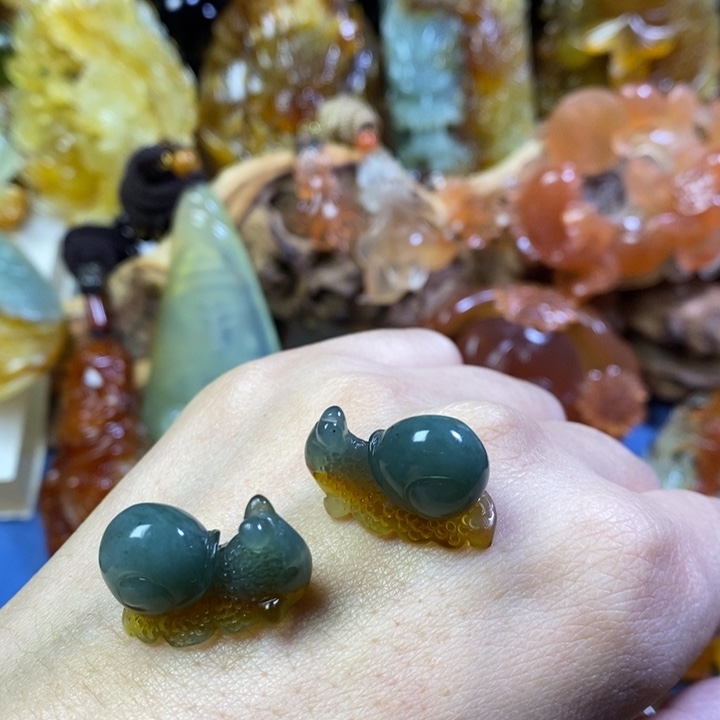 蛇纹石玉颈饰未镶嵌