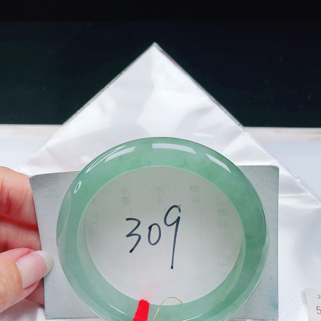 翡翠未镶嵌手镯缅甸翡翠57+