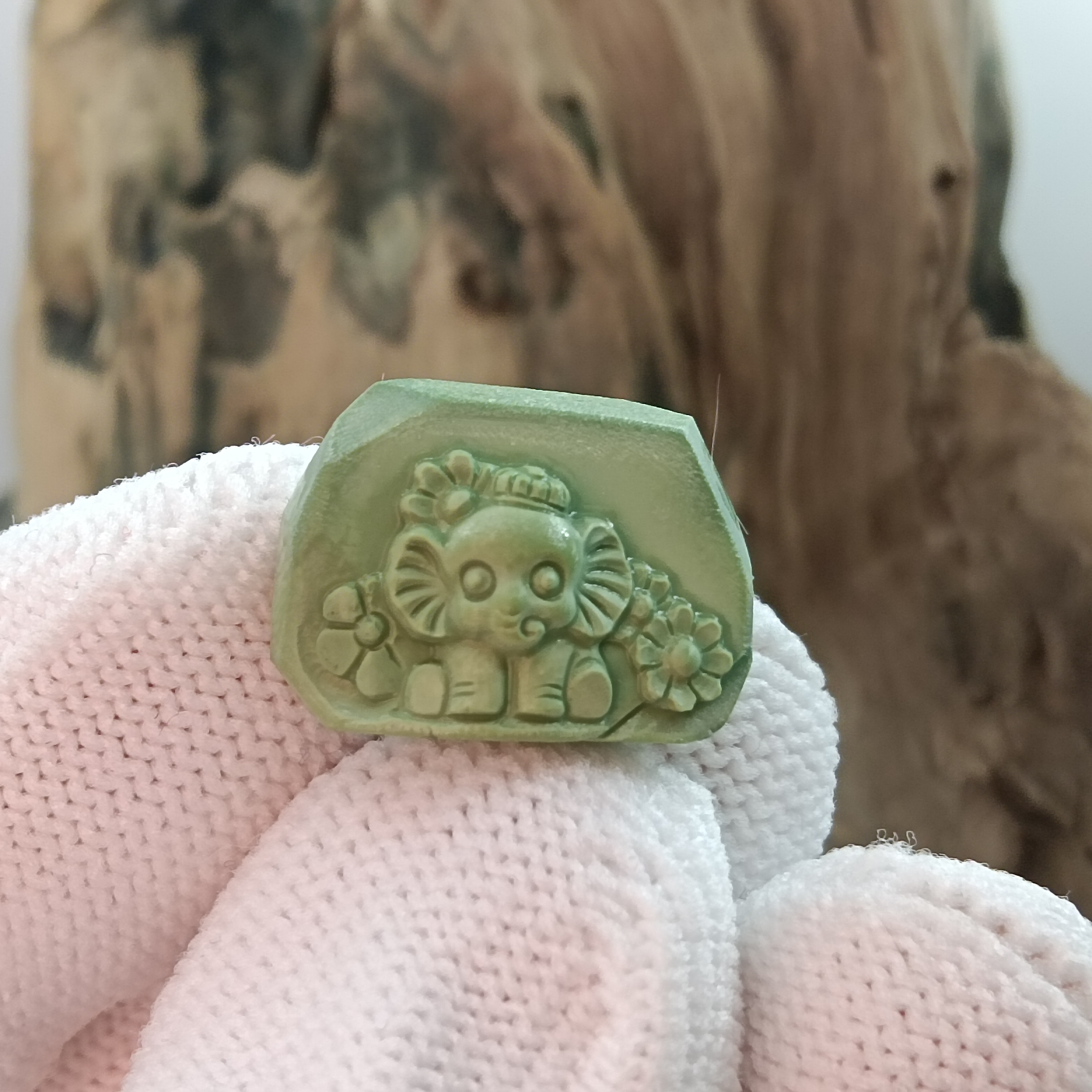 原矿绿松石高瓷精雕象神墩墩象