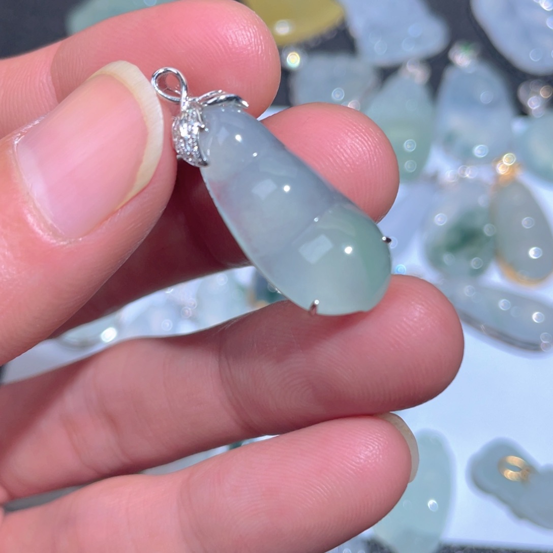 翡翠颈饰18K金镶嵌翡翠