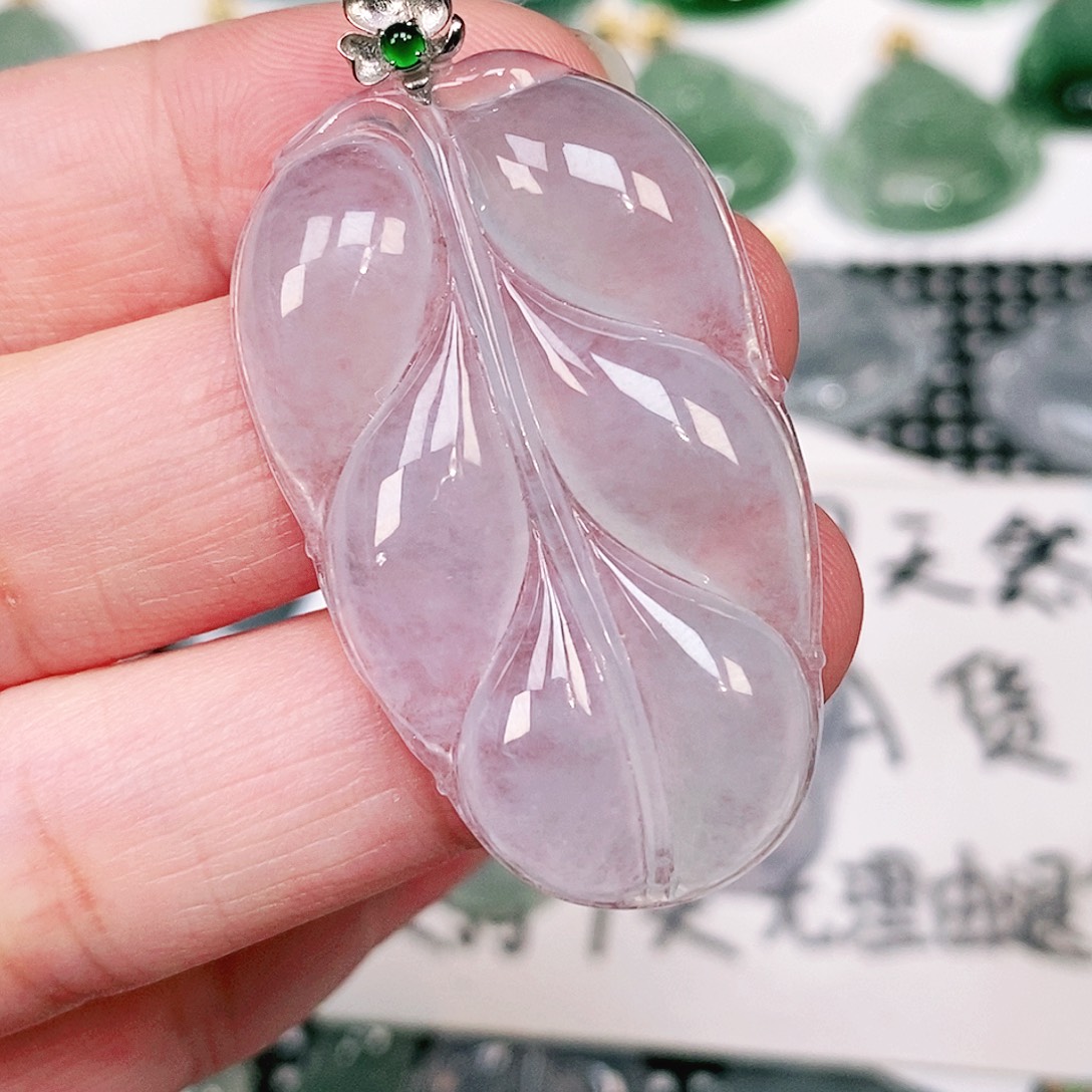 请***i翡翠18K金镶嵌颈饰