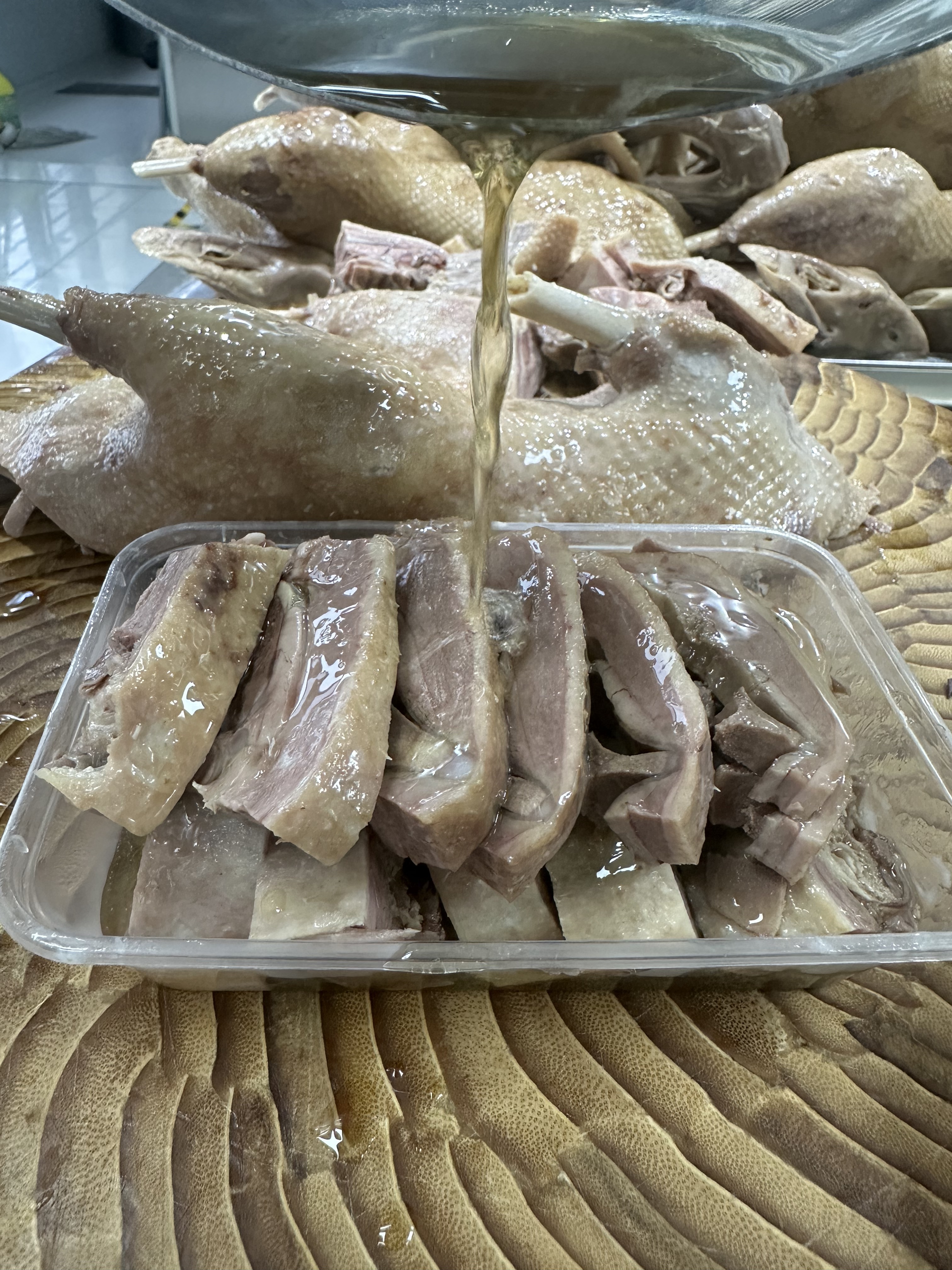 吴山贡鹅整盒包装即食熟食咸香美味