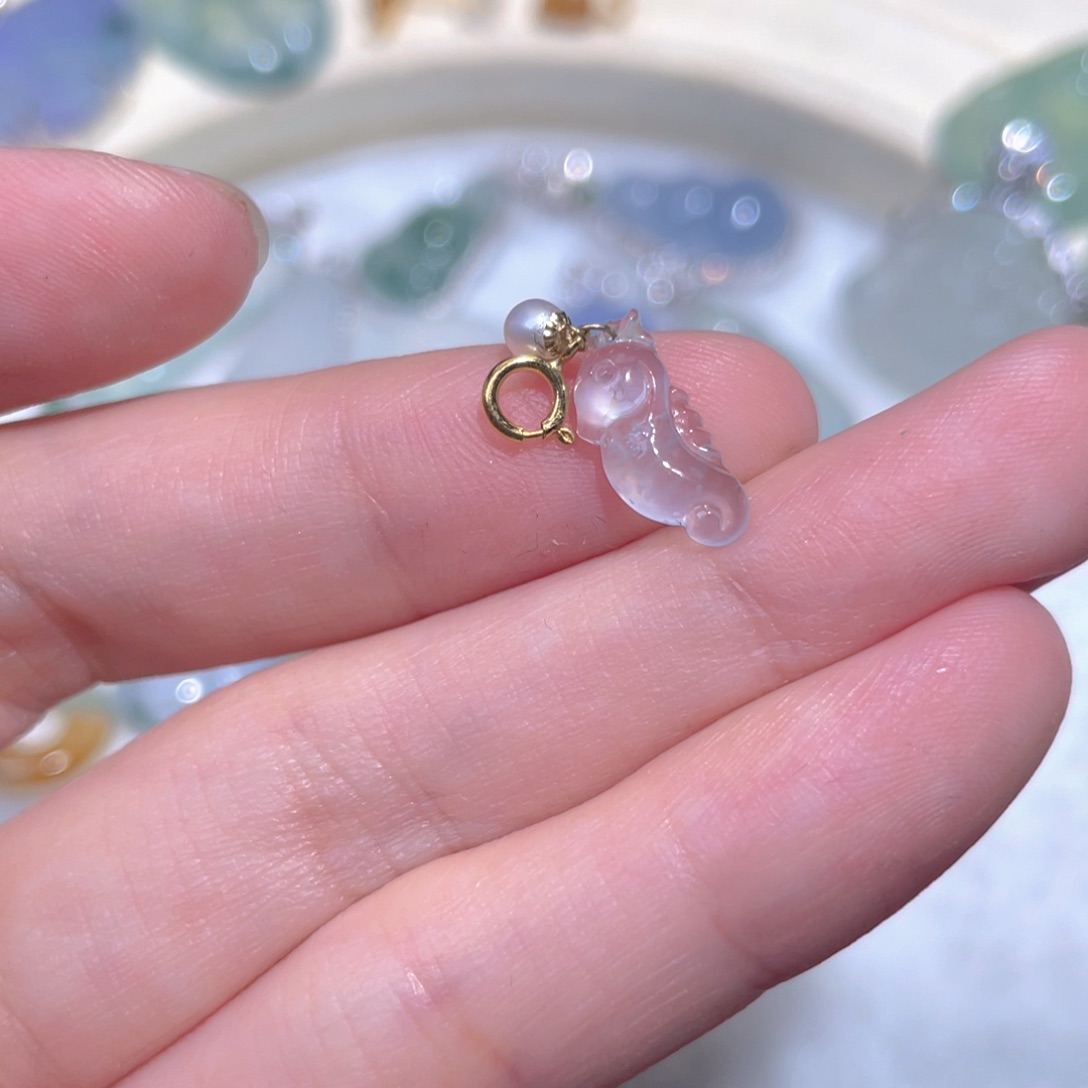 翡翠18K金镶嵌颈饰翡翠