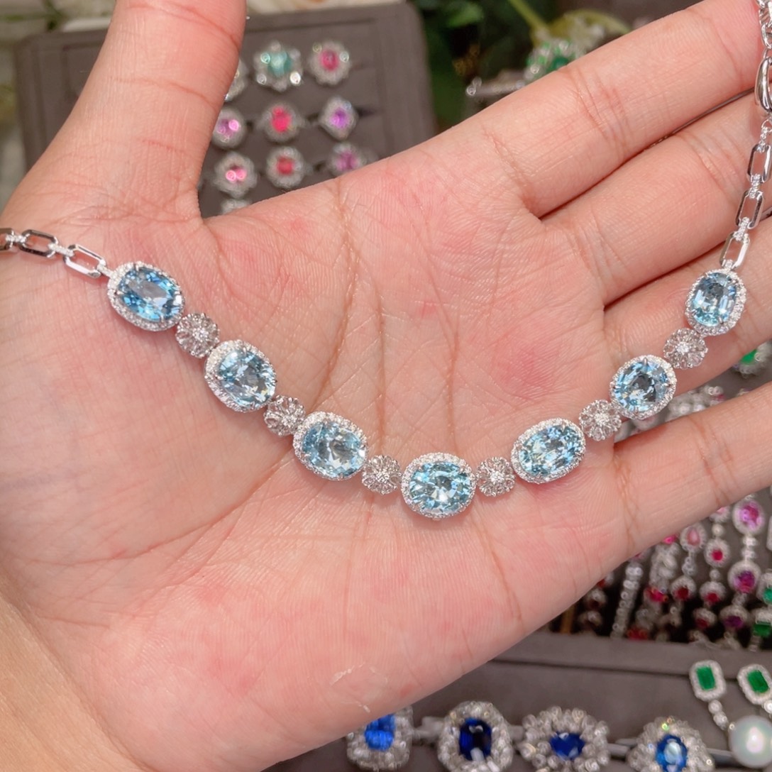18K金镶嵌颈饰海蓝宝石12.9ct 超圣两用