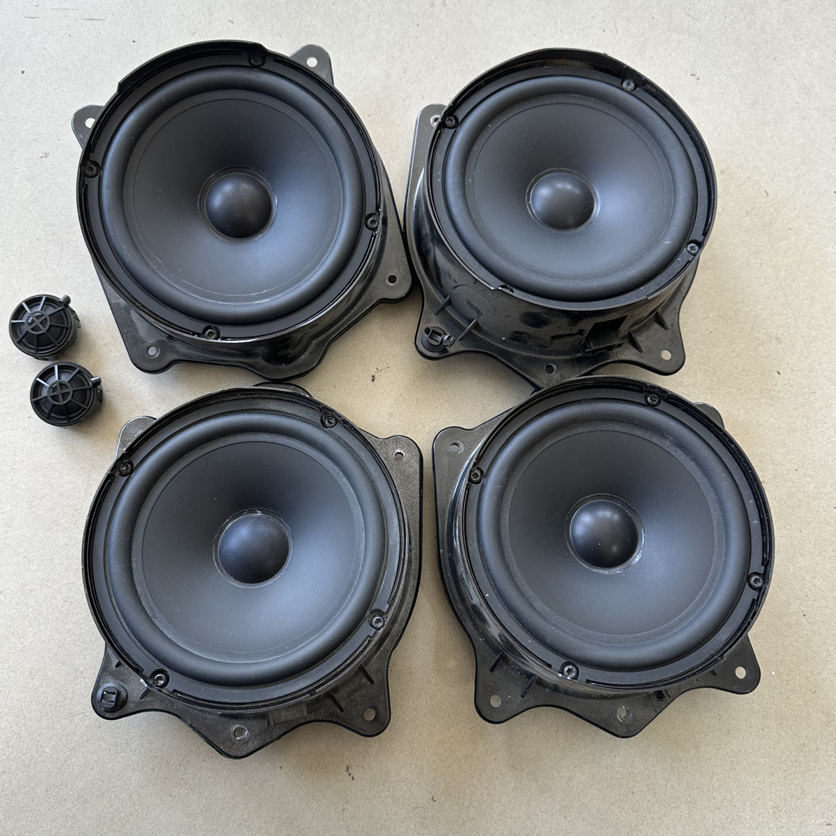 奔驰音响奔驰哈曼卡顿中低音搭配柏林之声高高音一套6个221配223