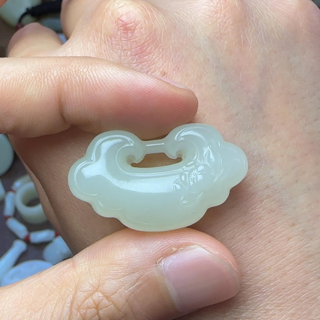 和田玉未镶嵌挂件锁