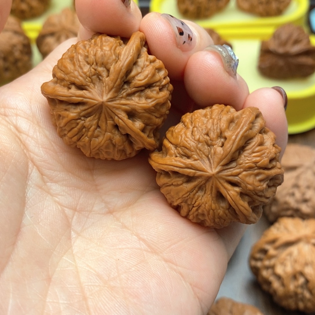 把件文玩核桃33尺雨花石奔