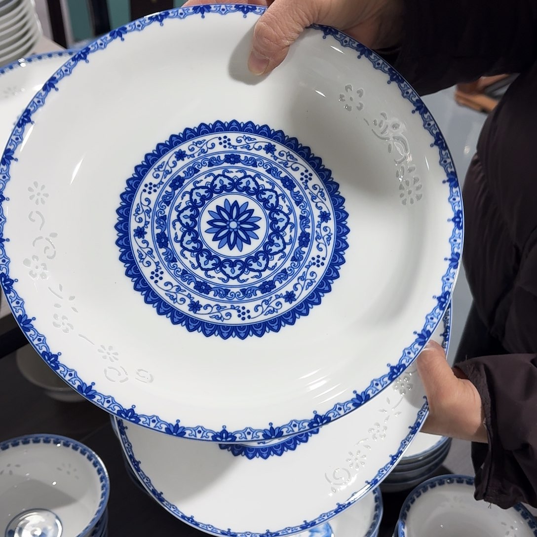 景德镇陶瓷青花玲珑鱼盘十寸盘各一个