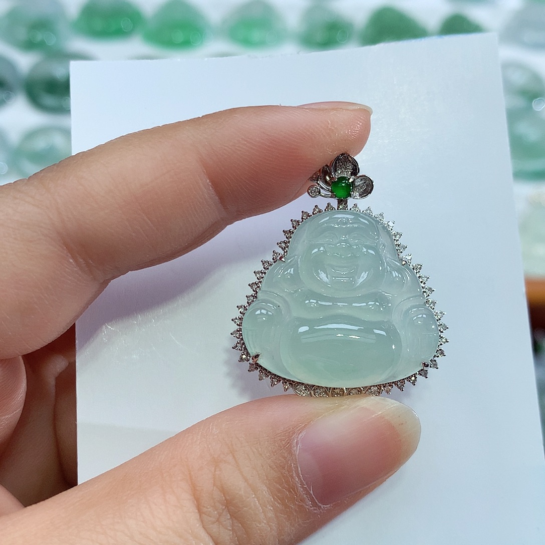 翡翠18K金镶嵌颈饰佛公