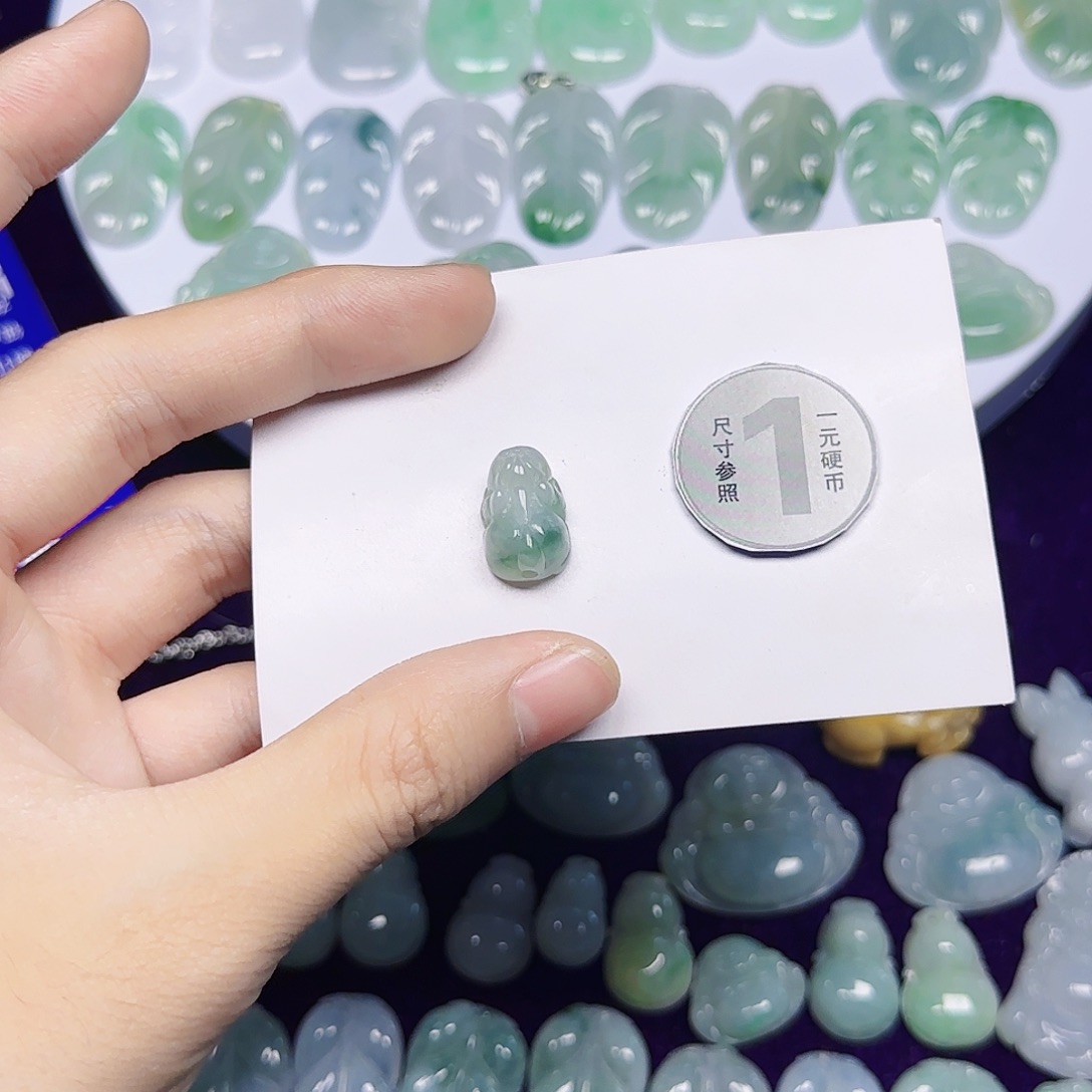 喵***猫翡翠未镶嵌颈饰翡翠