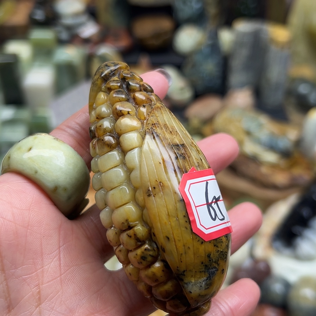 夏***海岫玉未镶嵌颈饰辽阳料玉米手玩