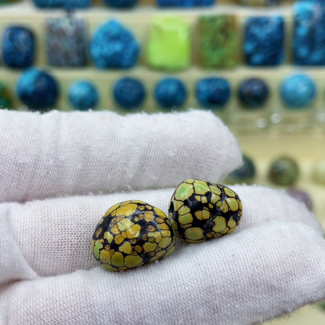 未镶嵌绿松石颈饰