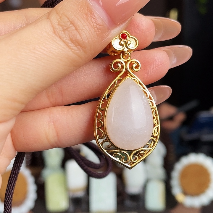 和田玉未镶嵌颈饰