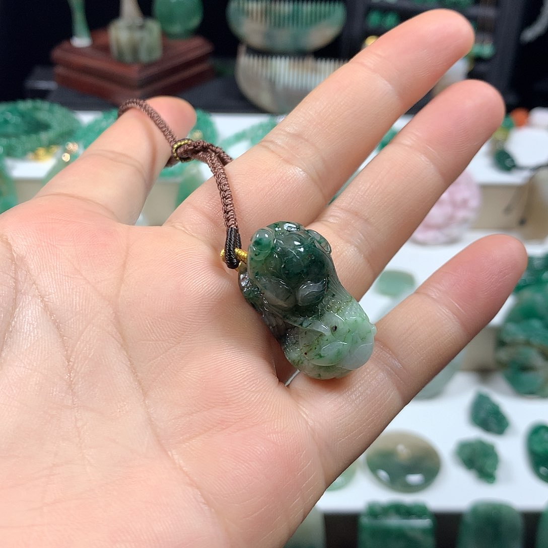 未镶嵌独山玉颈饰